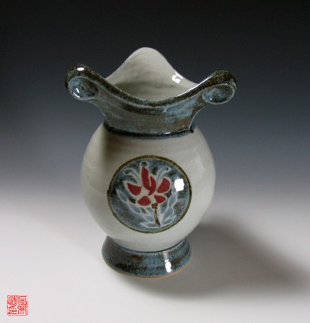 Maru Kamon Vase by Kawai Tōru: click to enlarge