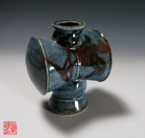 Gosu Tetsu-gaké Vase by Kawai Tōru: click to enlarge