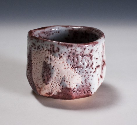 Murasaki Shino Saké Cup by Suzuki Tomio: click to enlarge