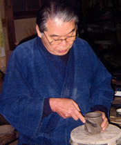 photo of Japanese ceramic artist Kawai Toru