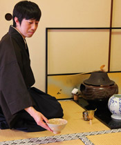 photo of Japanese ceramic artist Wada Hiroaki