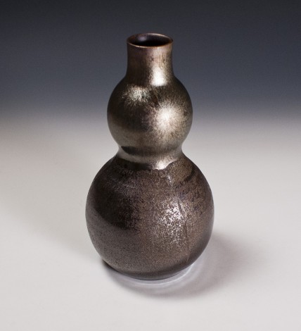 Tenmoku Yōhen Gourd Vase by Kamada Kōji: click to enlarge