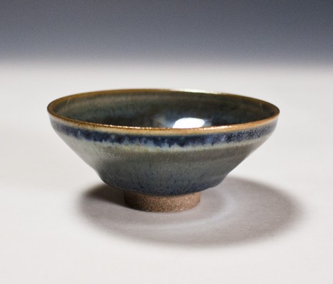 Yōhen Suikō Saké Cup by Kamada Kōji: click to enlarge