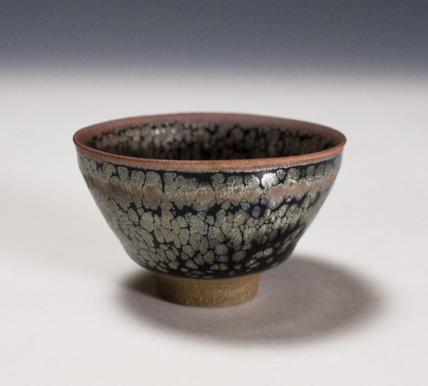 Yōhen Yuteki Saké Cup by Kamada Kōji: click to enlarge