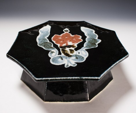 Kokuyū Kamon Decorative Stand by Kawai Tōru: click to enlarge