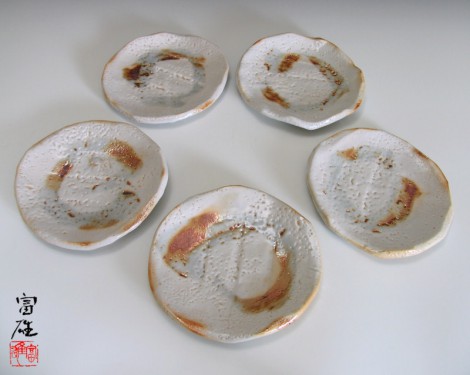 Kagayō Shino Plate Set by Suzuki Tomio: click to enlarge