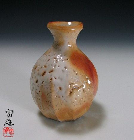 Kagayō Shino Saké Flask by Suzuki Tomio: click to enlarge