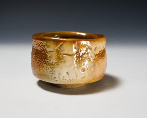 Yōhen-kin Shino Kofuku Tea Bowl by Suzuki Tomio: click to enlarge