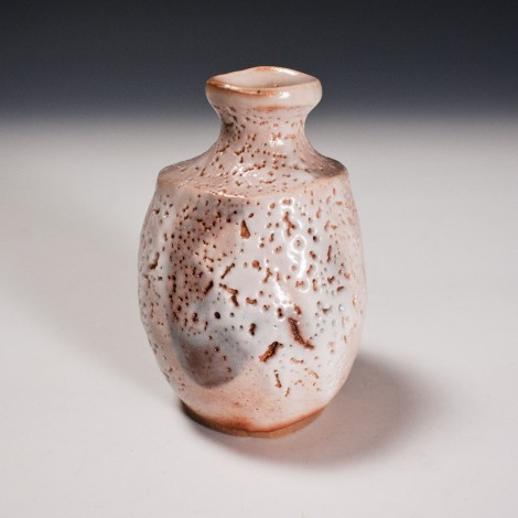 Shino Saké Flask by Suzuki Tomio: click to enlarge