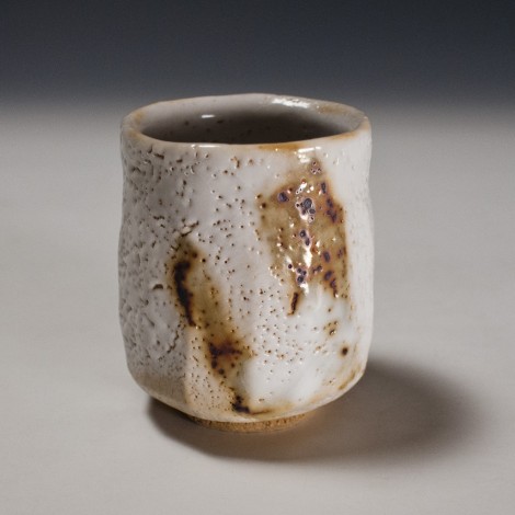 Kagayō Shino Green Tea Cup by Suzuki Tomio: click to enlarge