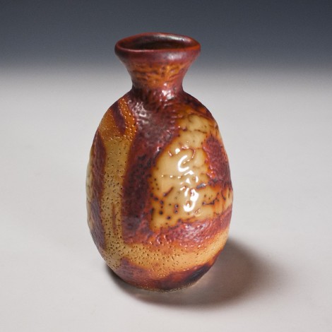 Yōhen Aka Shino Saké Flask by Suzuki Tomio: click to enlarge