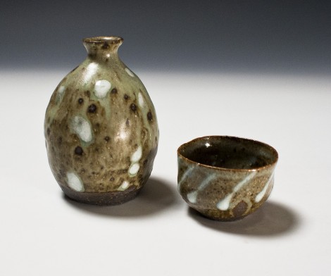 Haiyū Ash Glazed Saké Set by Ikai Yūichi: click to enlarge