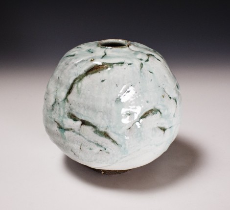 Haiyū Henko Tsubo Jar by Ikai Yūichi: click to enlarge