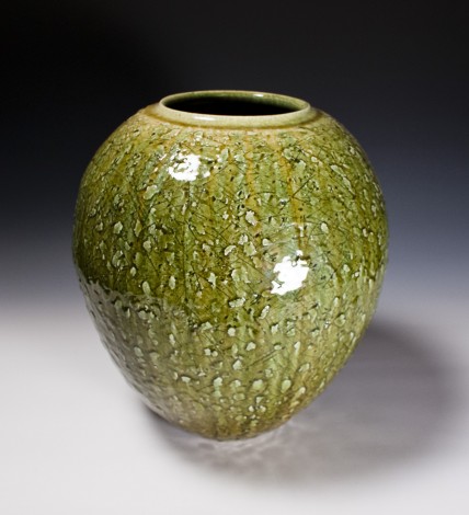 Haitō Ryokusai Ash Glazed Tsubo Jar by Ikai Yūichi: click to enlarge