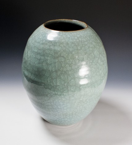 Seiji Celadon Tsubo Jar by Ikai Yūichi: click to enlarge